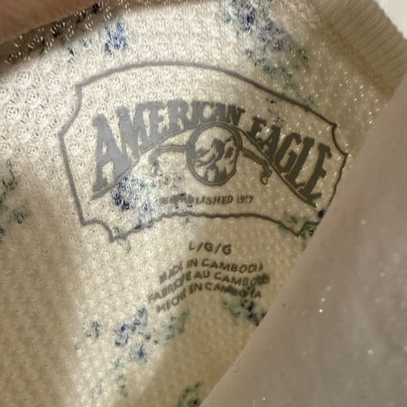 American Eagle Outfitters Cream and Blue Floral waffle thermal. - Picture 3 of 6